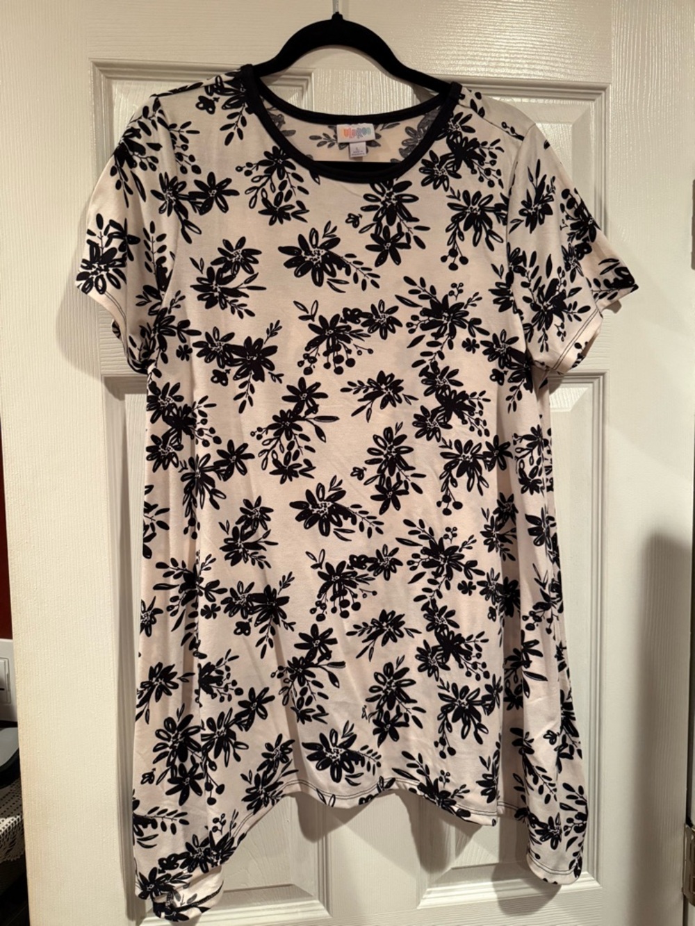 LuLaRoe Black Floral Short Sleeve Tunic on Cream